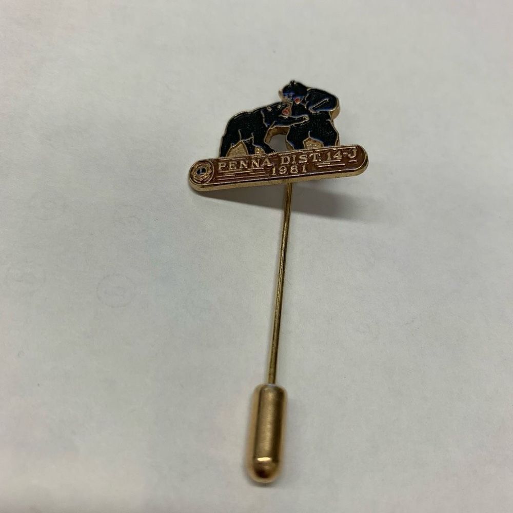 Lions Club Penna Dist 14-J 1981 Gold Tone Bear Pin